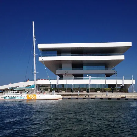 Botel Mundo Marino