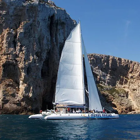 Botel Mundo Marino *